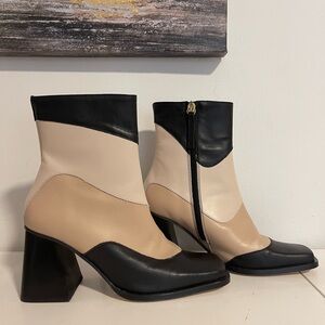 *NWT* Alohas Black and Tan Ankle Boots